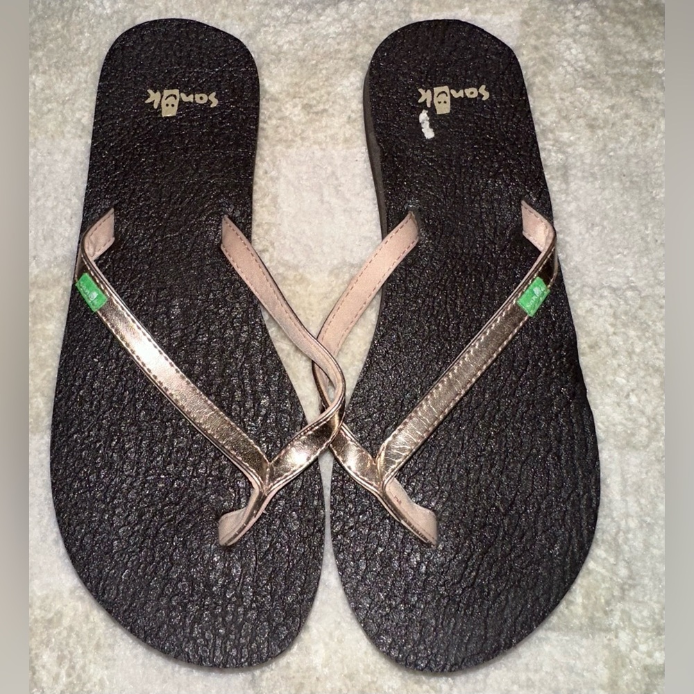 Women’s Black and Gold Flip-Flop Sandals
